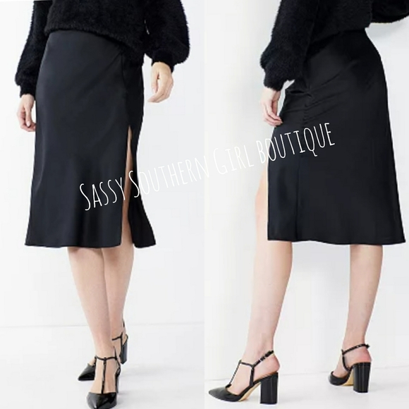 ⭐🆕 Plus Black satin midi skirt - Picture 5 of 16